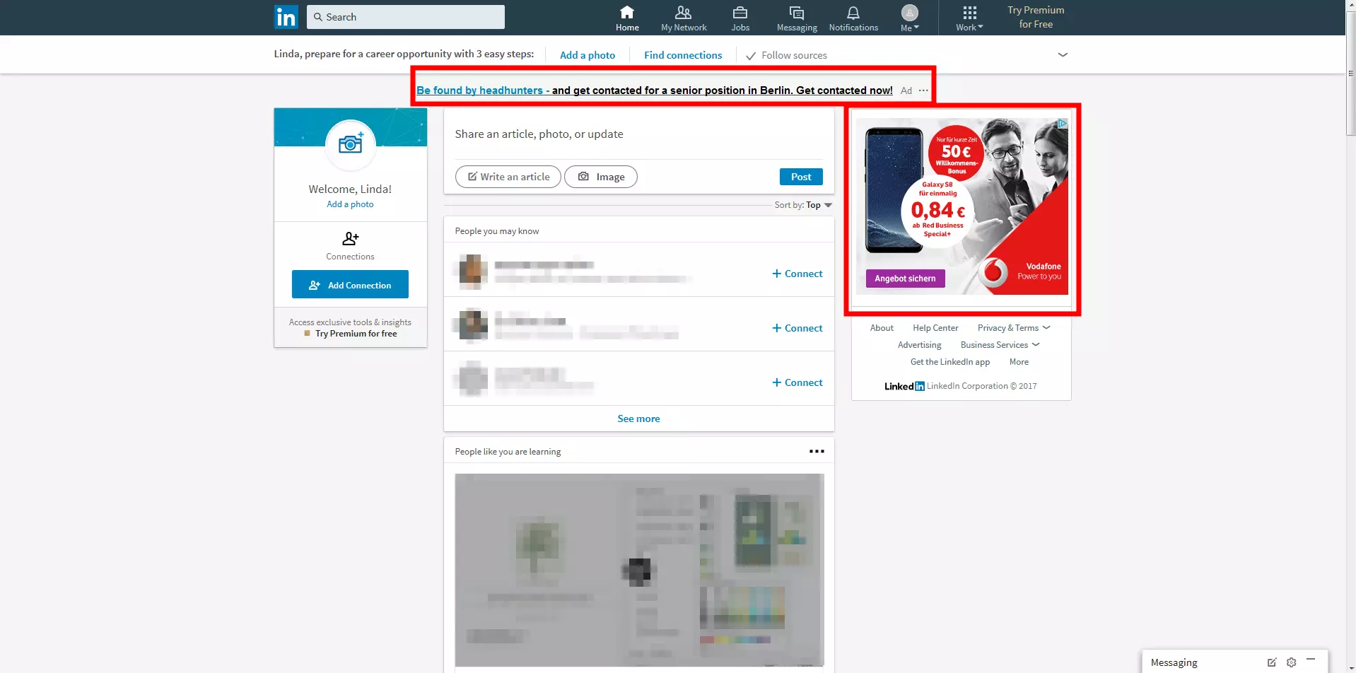 Les newsfeeds de LinkedIn avec différentes insertions de publicités