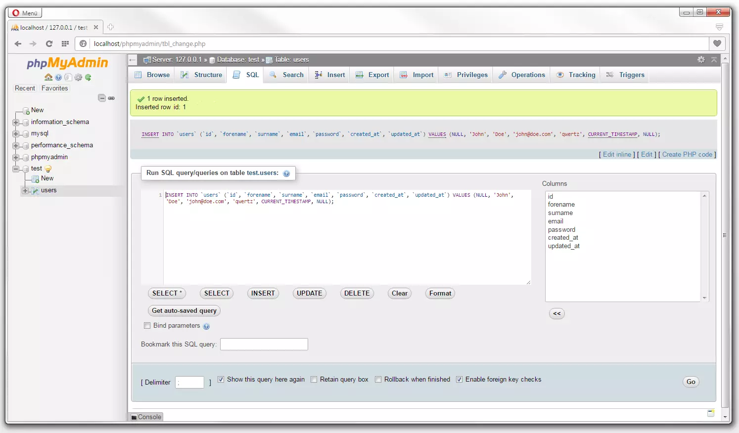 Commande INSERT en tant que code selon la syntaxe SQL