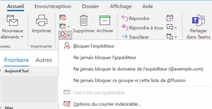 « Courrier indésirable » dans le ruban Outlook