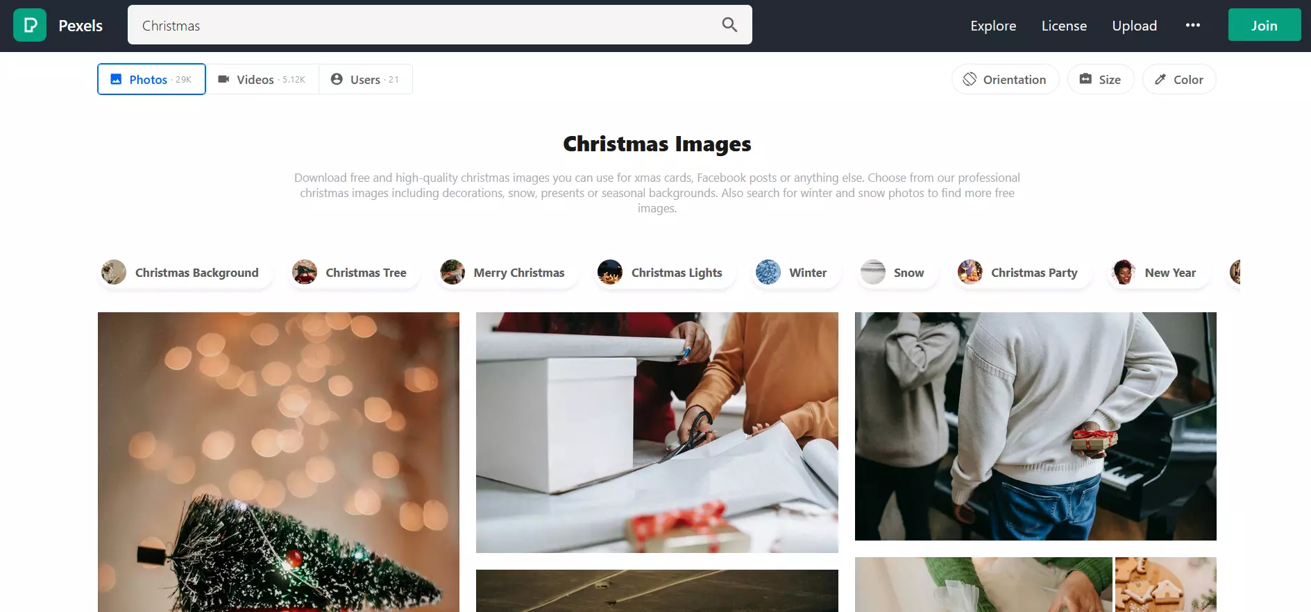 Capture d’écran des résultats de recherche de « Noël » sur la banque d’images Pexels