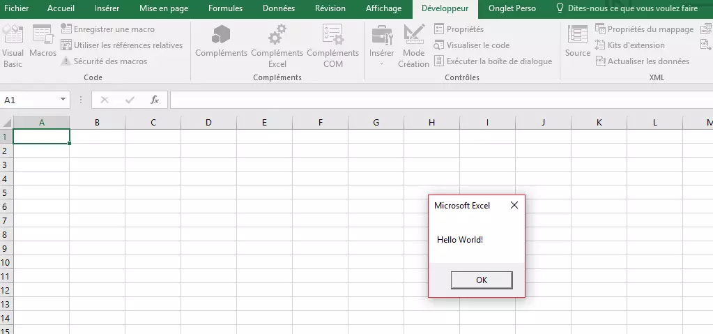 Exemple de macro Excel ci-dessus : une fenêtre de dialogue « Hello World! »